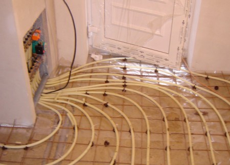 Rozdeľovač podlahového kúrenia.